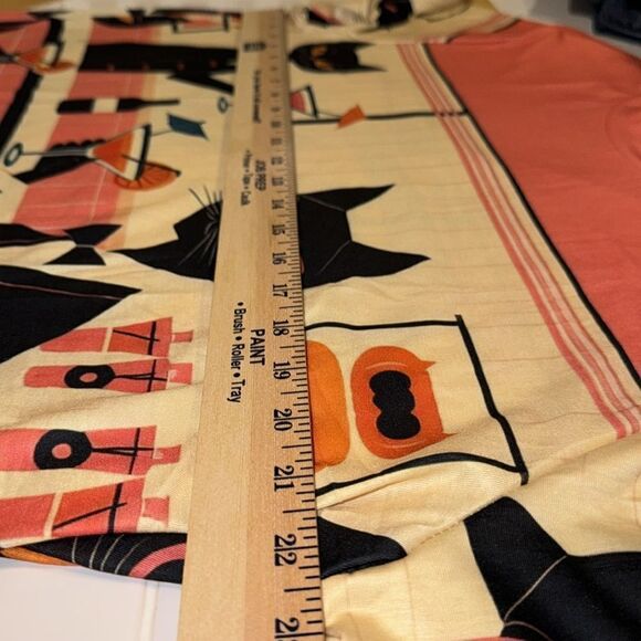 Cute Whimsical Sophisticated Cats In A Lounge Size 2XL - Picture 4 of 6